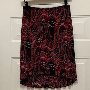 4/$10 Black and Red Pleated Wave Pattern Skirt Size Small